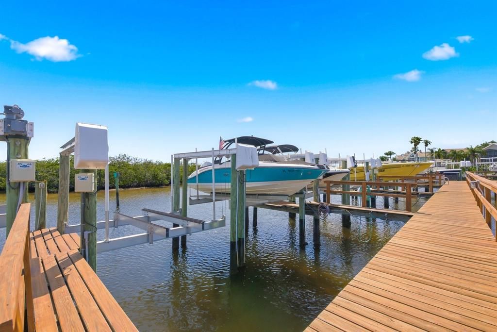 For Sale: $450,000 (2 beds, 2 baths, 1339 Square Feet)