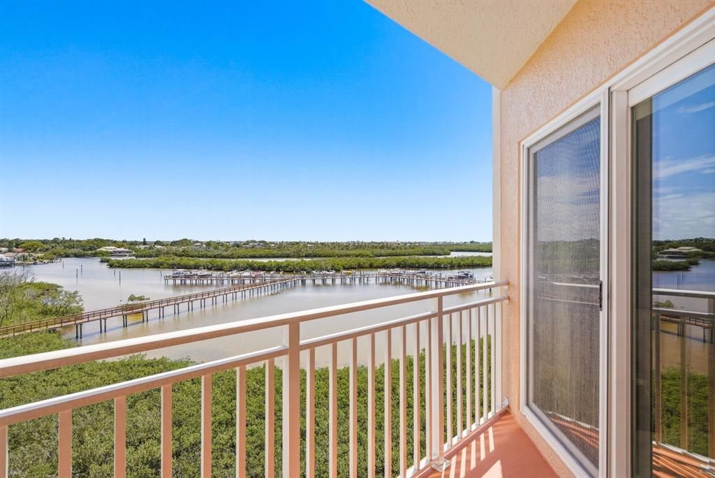 For Sale: $450,000 (2 beds, 2 baths, 1339 Square Feet)