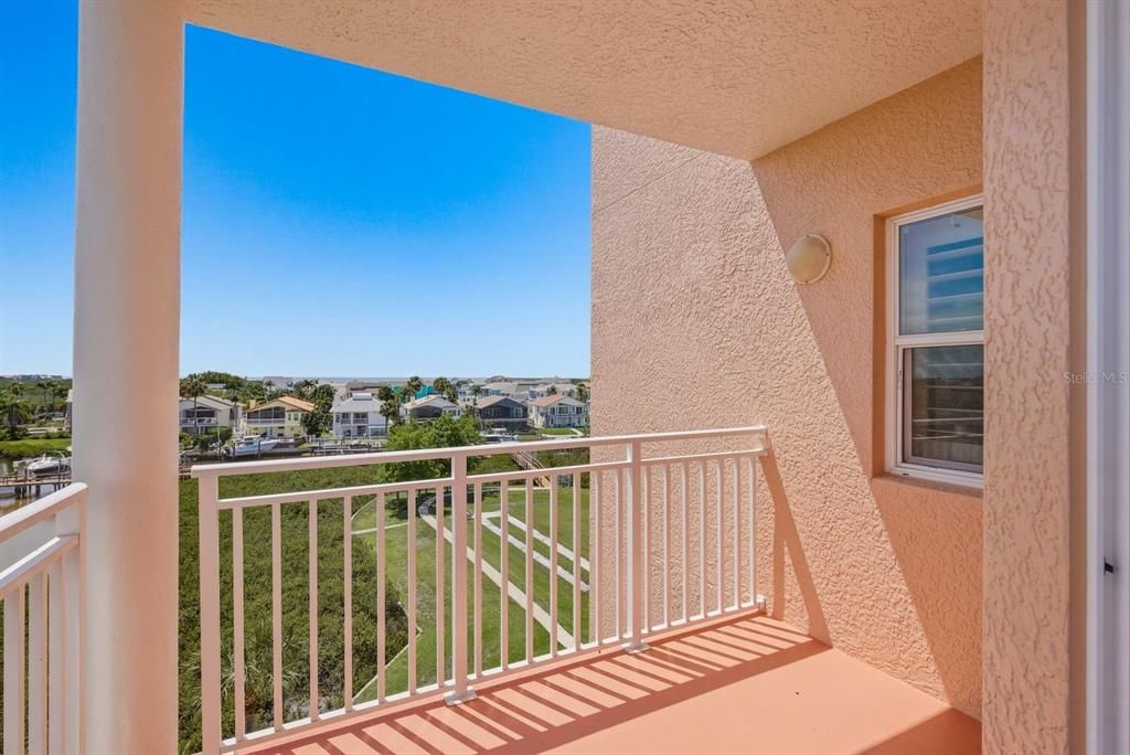 For Sale: $450,000 (2 beds, 2 baths, 1339 Square Feet)