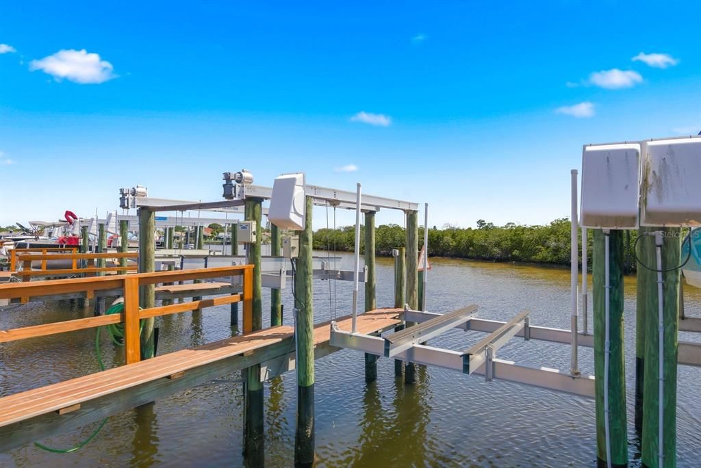 For Sale: $450,000 (2 beds, 2 baths, 1339 Square Feet)