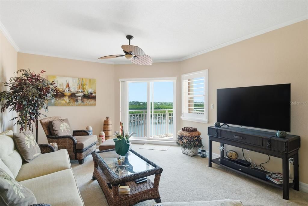 For Sale: $450,000 (2 beds, 2 baths, 1339 Square Feet)