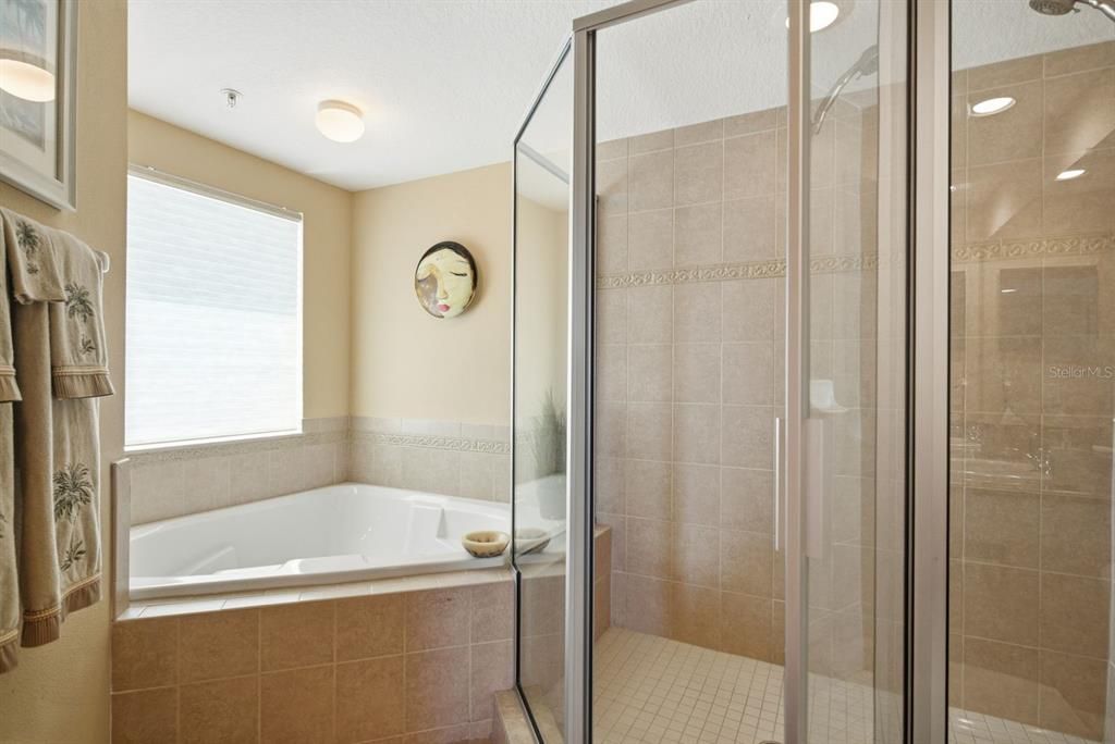 For Sale: $450,000 (2 beds, 2 baths, 1339 Square Feet)