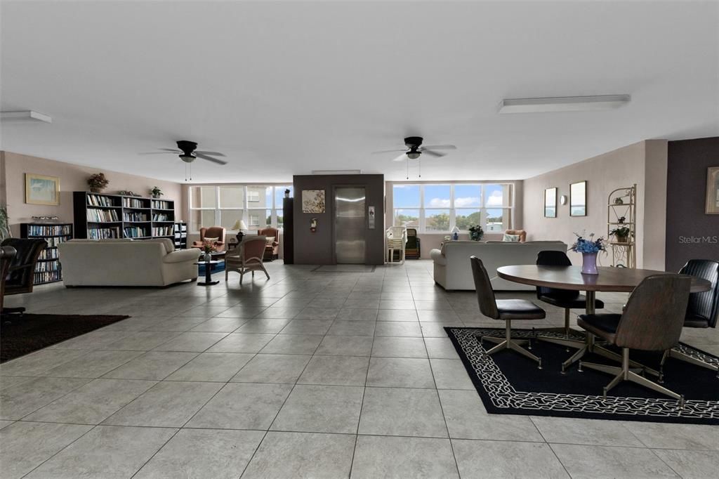 For Sale: $76,000 (1 beds, 1 baths, 833 Square Feet)