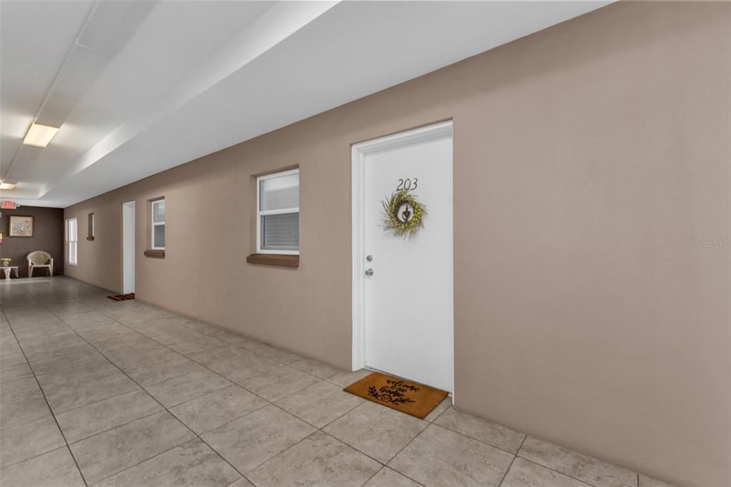 For Sale: $76,000 (1 beds, 1 baths, 833 Square Feet)