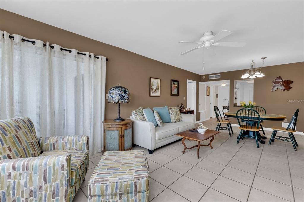 For Sale: $76,000 (1 beds, 1 baths, 833 Square Feet)