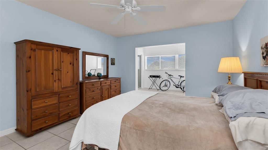 For Sale: $76,000 (1 beds, 1 baths, 833 Square Feet)