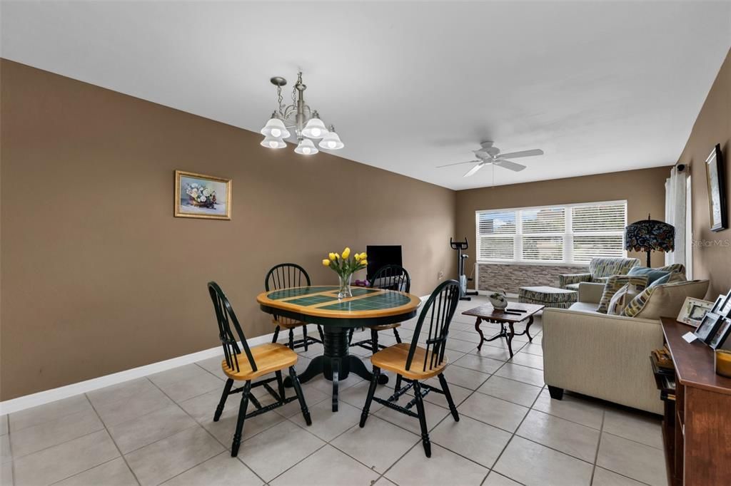 For Sale: $76,000 (1 beds, 1 baths, 833 Square Feet)