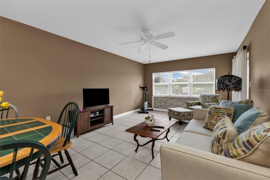 For Sale: $76,000 (1 beds, 1 baths, 833 Square Feet)