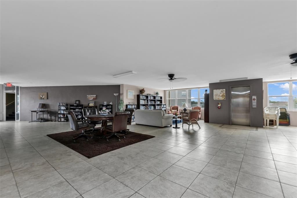 For Sale: $76,000 (1 beds, 1 baths, 833 Square Feet)