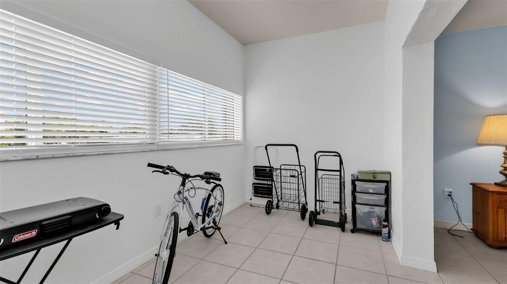 For Sale: $76,000 (1 beds, 1 baths, 833 Square Feet)