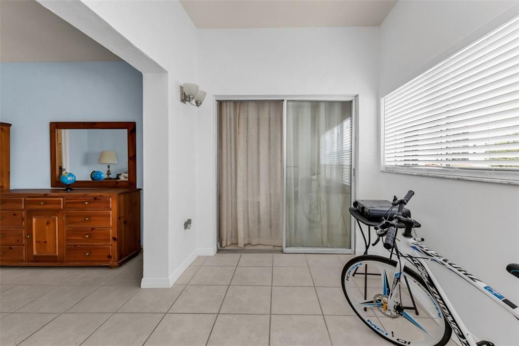 For Sale: $76,000 (1 beds, 1 baths, 833 Square Feet)