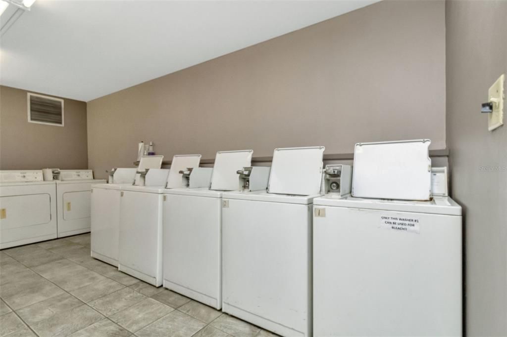 For Sale: $76,000 (1 beds, 1 baths, 833 Square Feet)