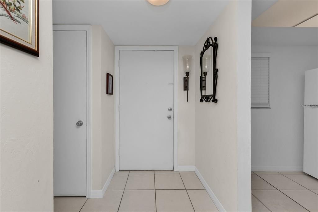 For Sale: $76,000 (1 beds, 1 baths, 833 Square Feet)