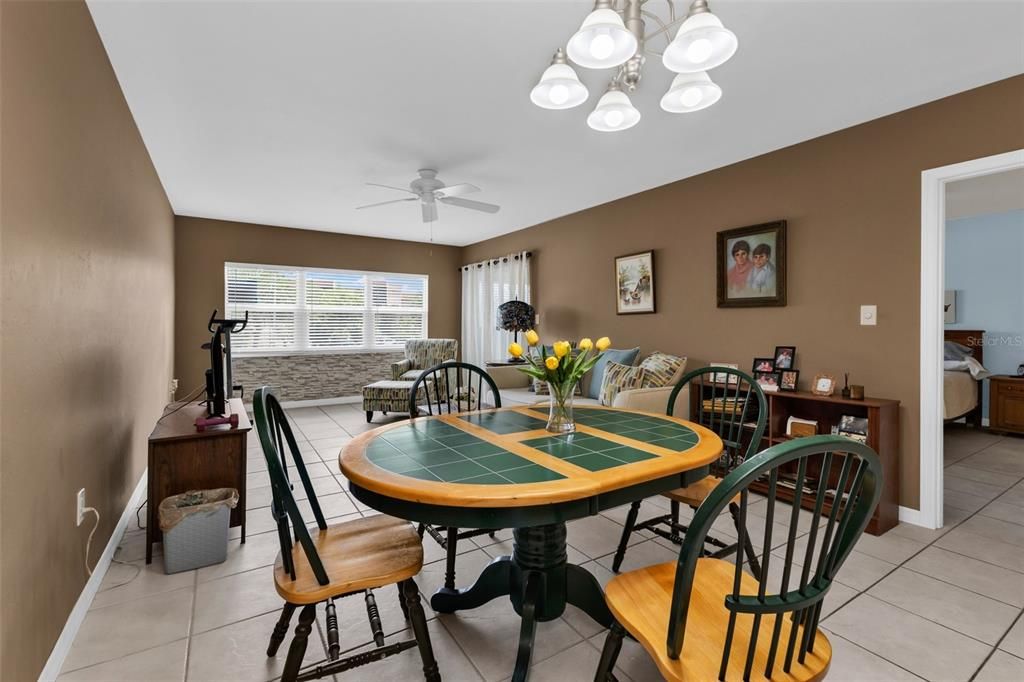 For Sale: $76,000 (1 beds, 1 baths, 833 Square Feet)