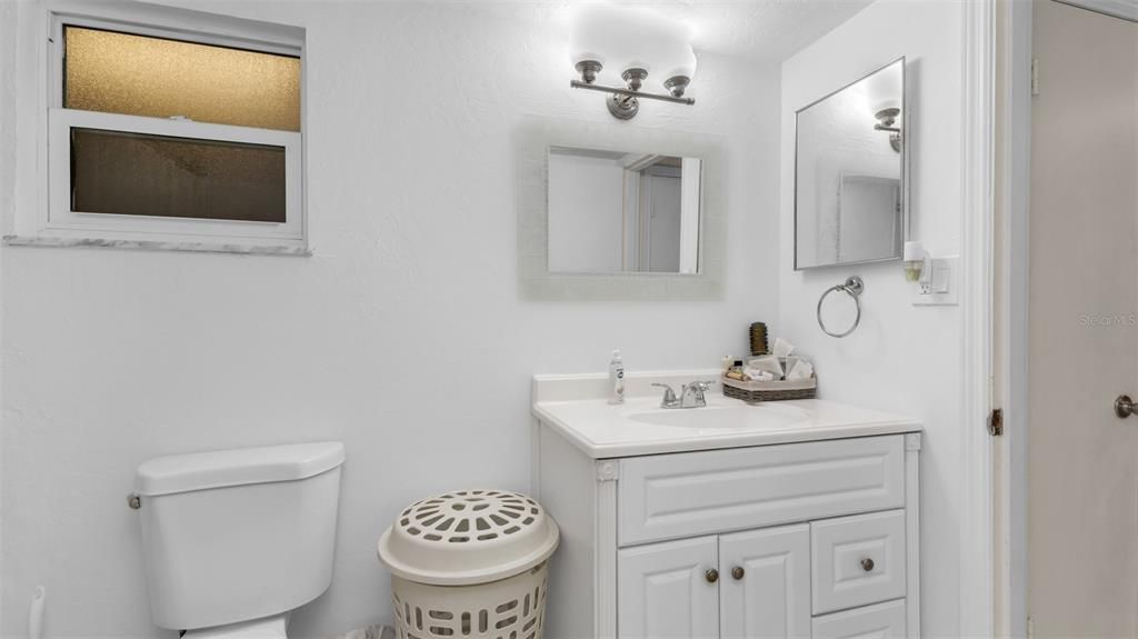 For Sale: $76,000 (1 beds, 1 baths, 833 Square Feet)