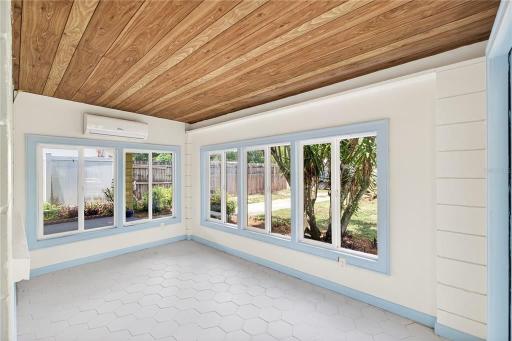 Activo con contrato: $285,000 (2 camas, 1 baños, 874 Pies cuadrados)