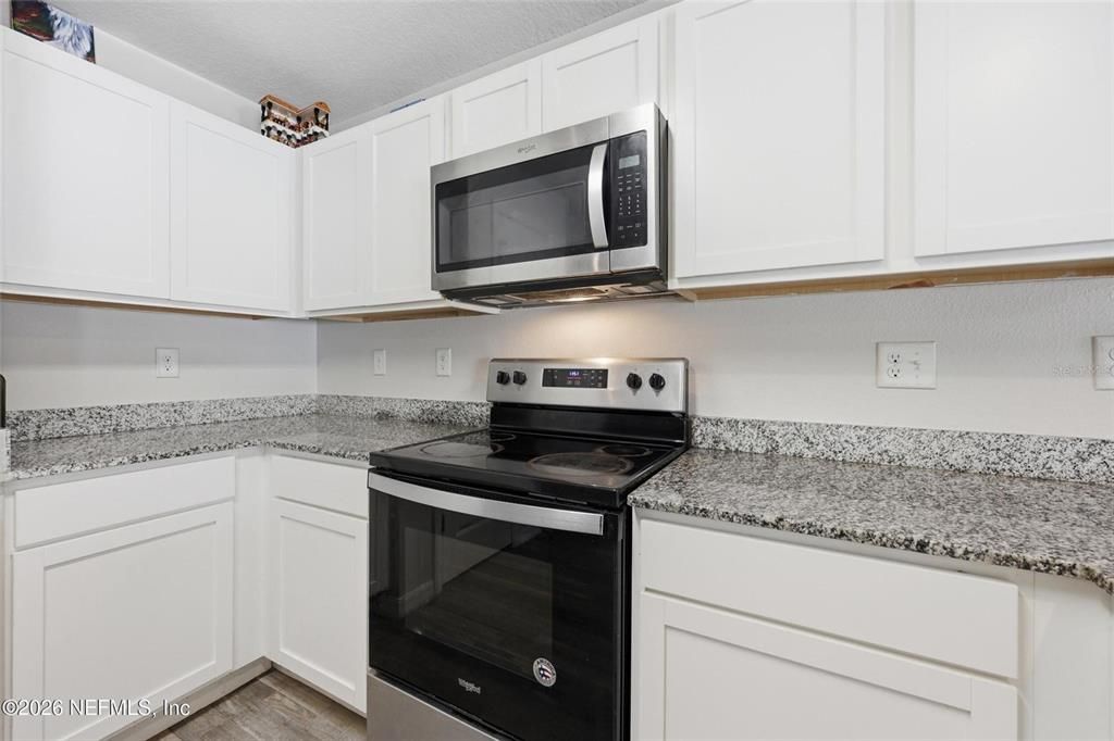 En Venta: $289,900 (4 camas, 2 baños, 1447 Pies cuadrados)