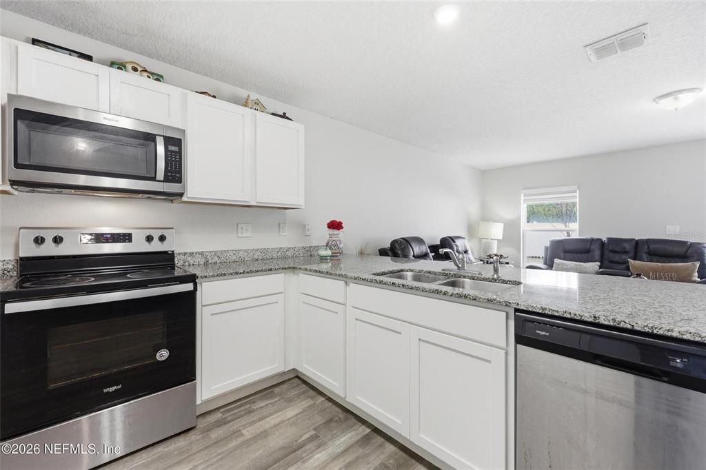 En Venta: $289,900 (4 camas, 2 baños, 1447 Pies cuadrados)