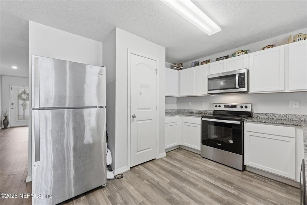 En Venta: $289,900 (4 camas, 2 baños, 1447 Pies cuadrados)