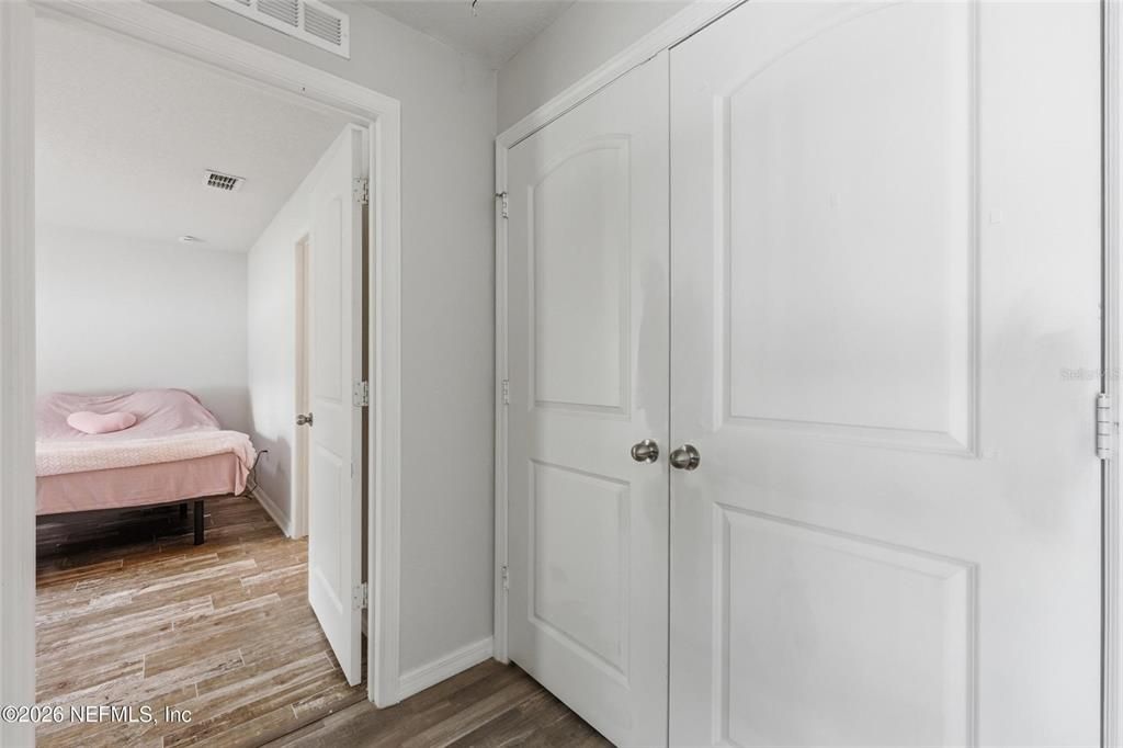 En Venta: $289,900 (4 camas, 2 baños, 1447 Pies cuadrados)