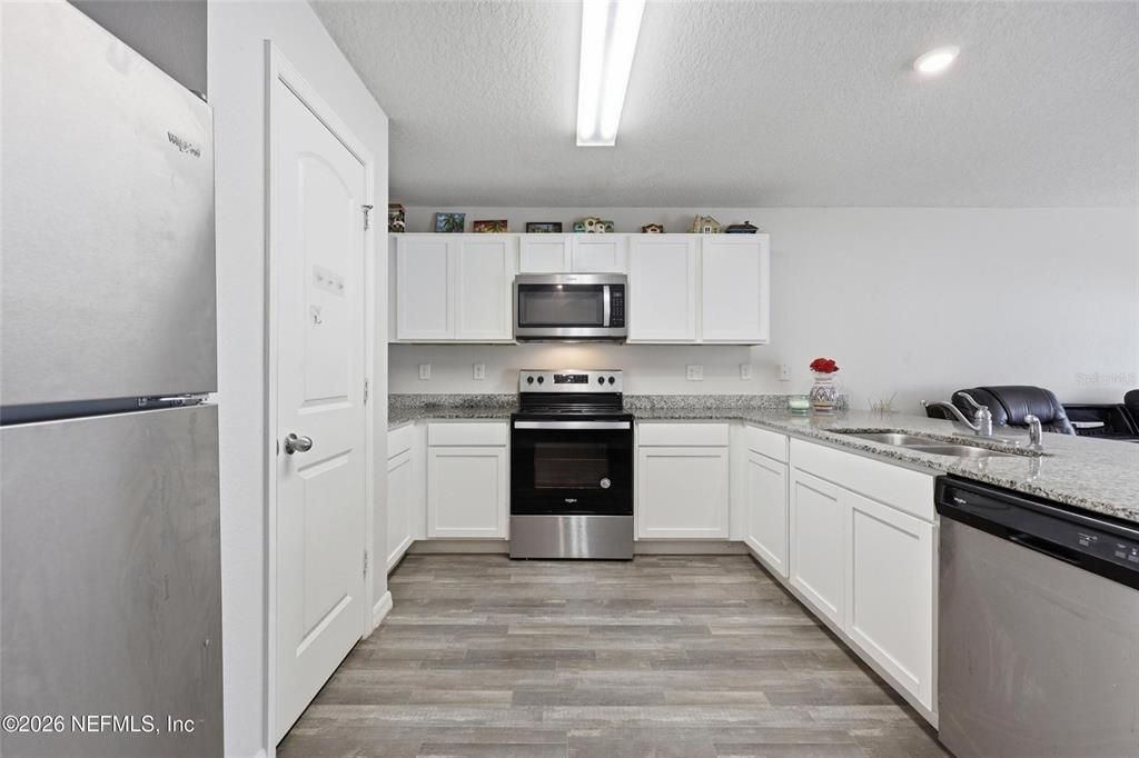 En Venta: $289,900 (4 camas, 2 baños, 1447 Pies cuadrados)