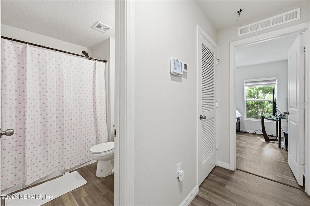 En Venta: $289,900 (4 camas, 2 baños, 1447 Pies cuadrados)