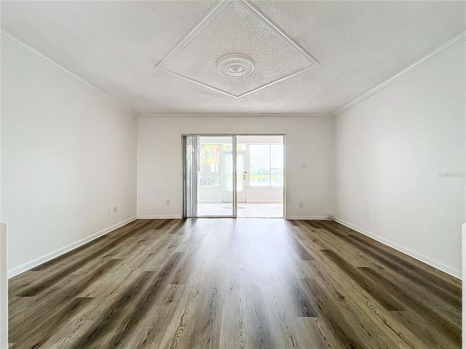 For Sale: $239,000 (2 beds, 2 baths, 1221 Square Feet)