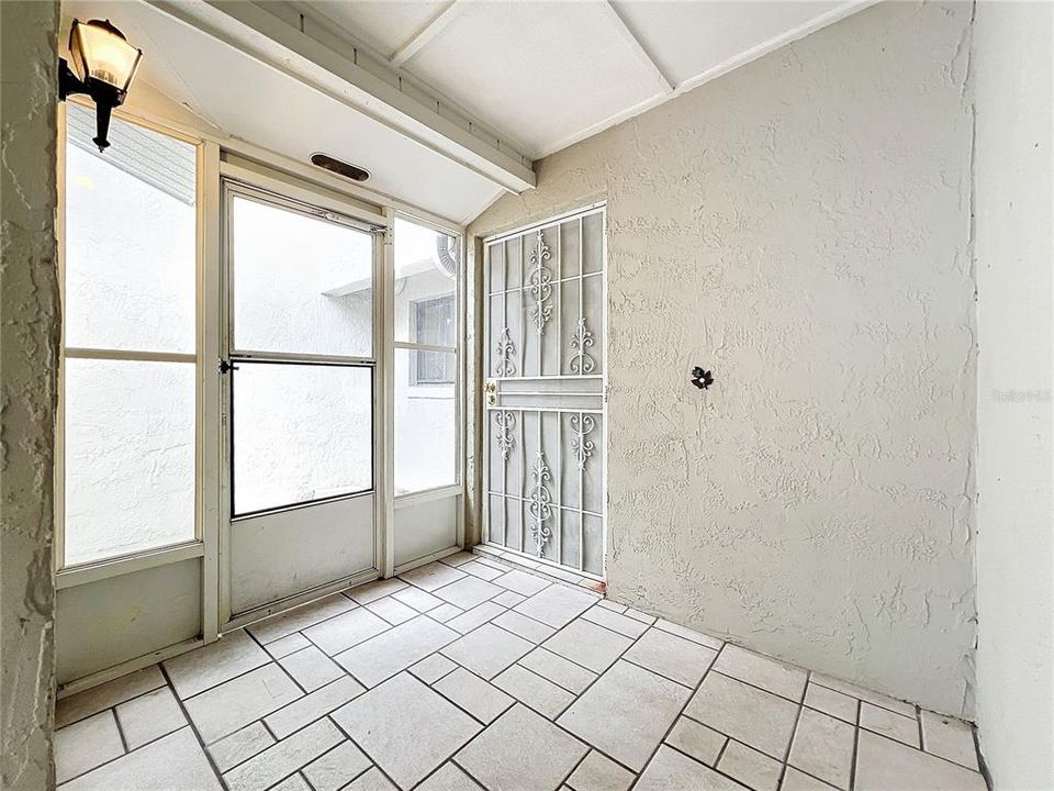 For Sale: $239,000 (2 beds, 2 baths, 1221 Square Feet)