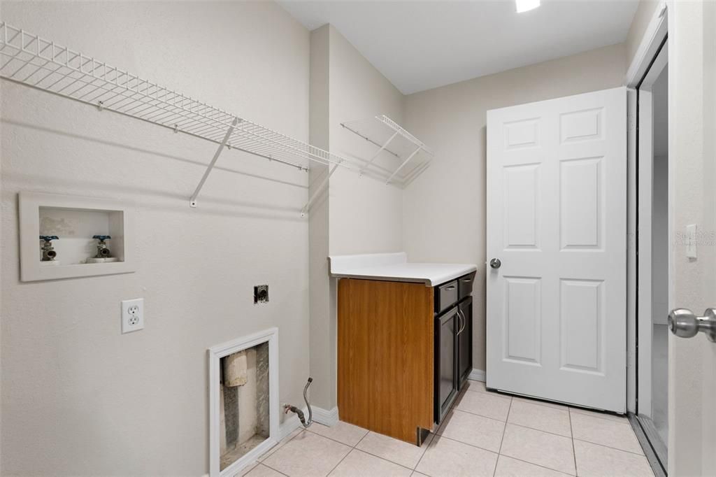 For Sale: $459,900 (4 beds, 2 baths, 2033 Square Feet)
