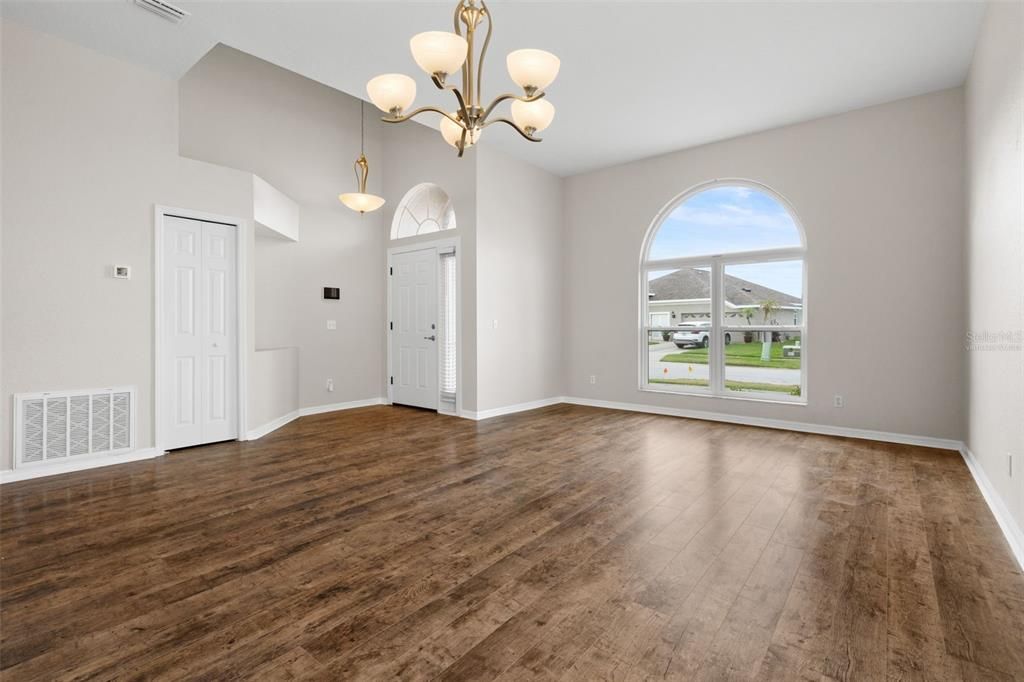 For Sale: $459,900 (4 beds, 2 baths, 2033 Square Feet)