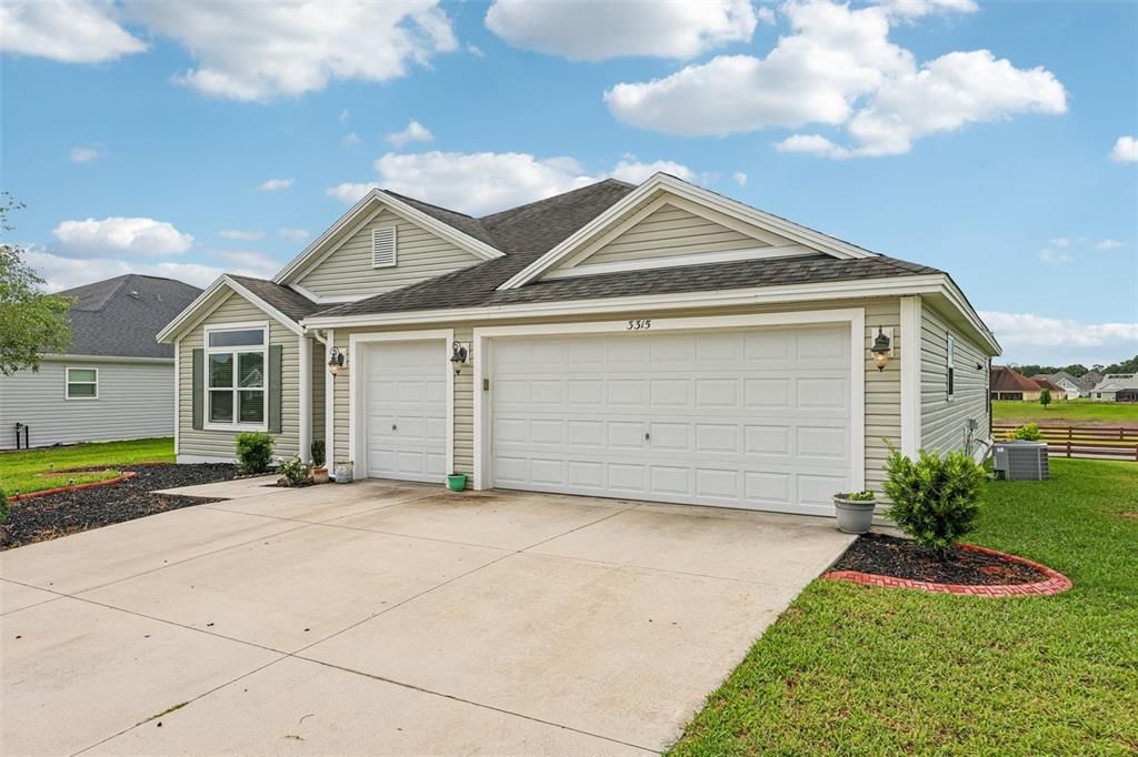 For Sale: $379,000 (3 beds, 2 baths, 1918 Square Feet)