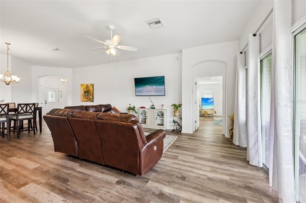 For Sale: $379,000 (3 beds, 2 baths, 1918 Square Feet)