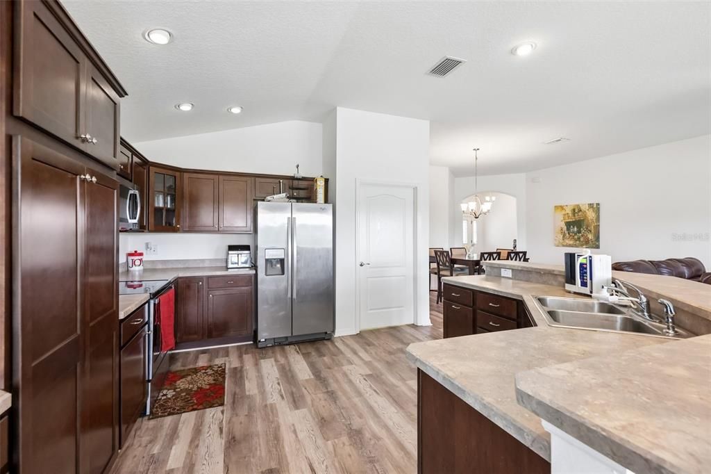 For Sale: $379,000 (3 beds, 2 baths, 1918 Square Feet)