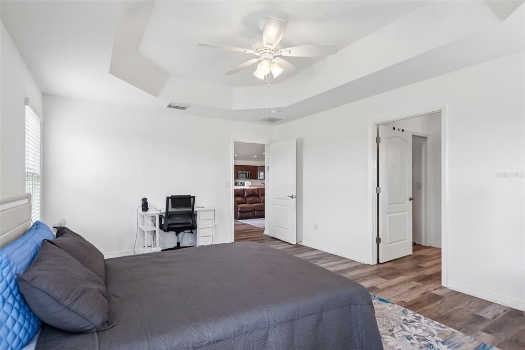 For Sale: $379,000 (3 beds, 2 baths, 1918 Square Feet)