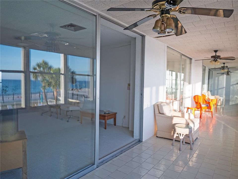For Sale: $459,000 (1 beds, 1 baths, 1036 Square Feet)