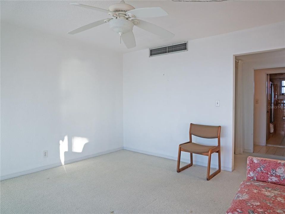 For Sale: $459,000 (1 beds, 1 baths, 1036 Square Feet)