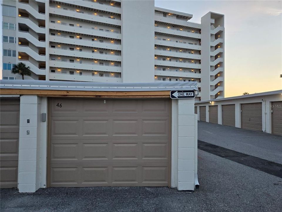 For Sale: $459,000 (1 beds, 1 baths, 1036 Square Feet)