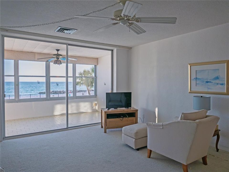 For Sale: $459,000 (1 beds, 1 baths, 1036 Square Feet)
