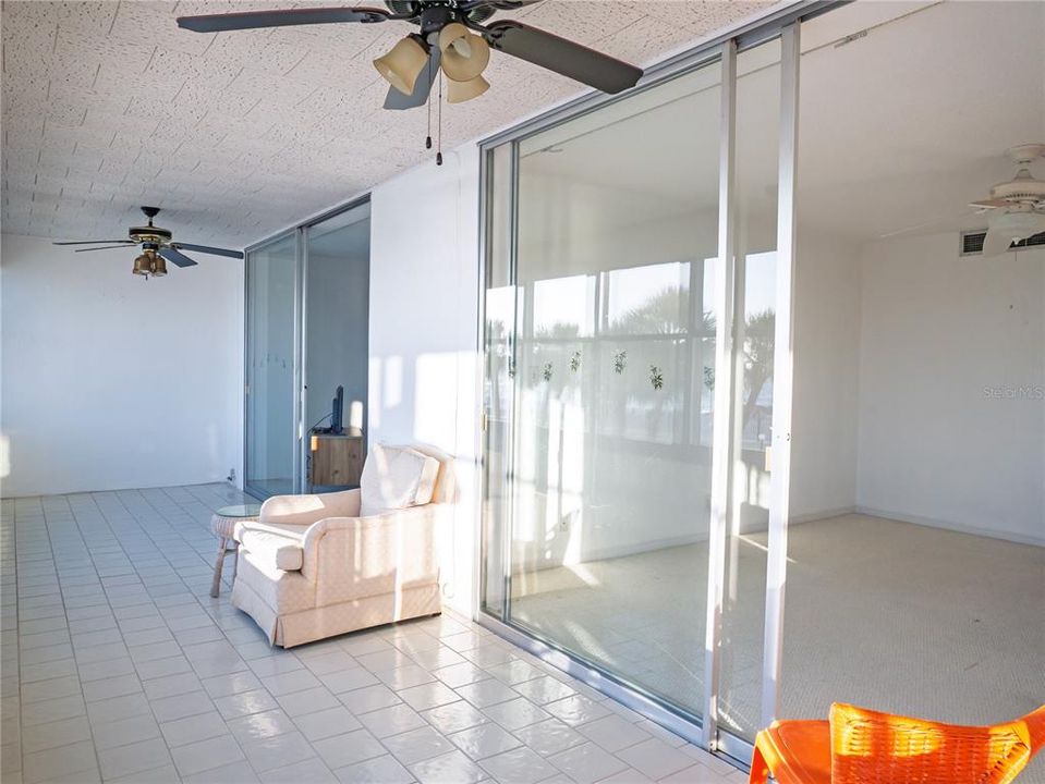 For Sale: $459,000 (1 beds, 1 baths, 1036 Square Feet)