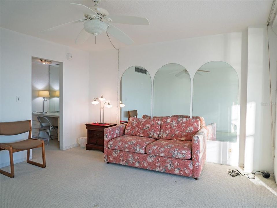 For Sale: $459,000 (1 beds, 1 baths, 1036 Square Feet)