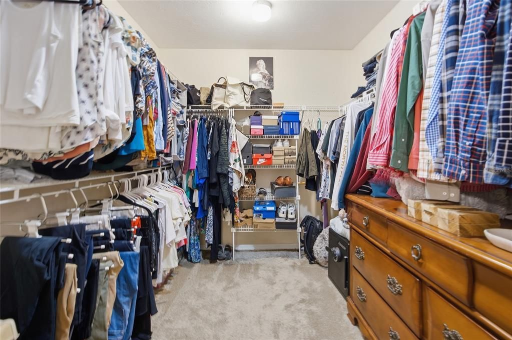 Activo con contrato: $375,000 (3 camas, 2 baños, 1981 Pies cuadrados)