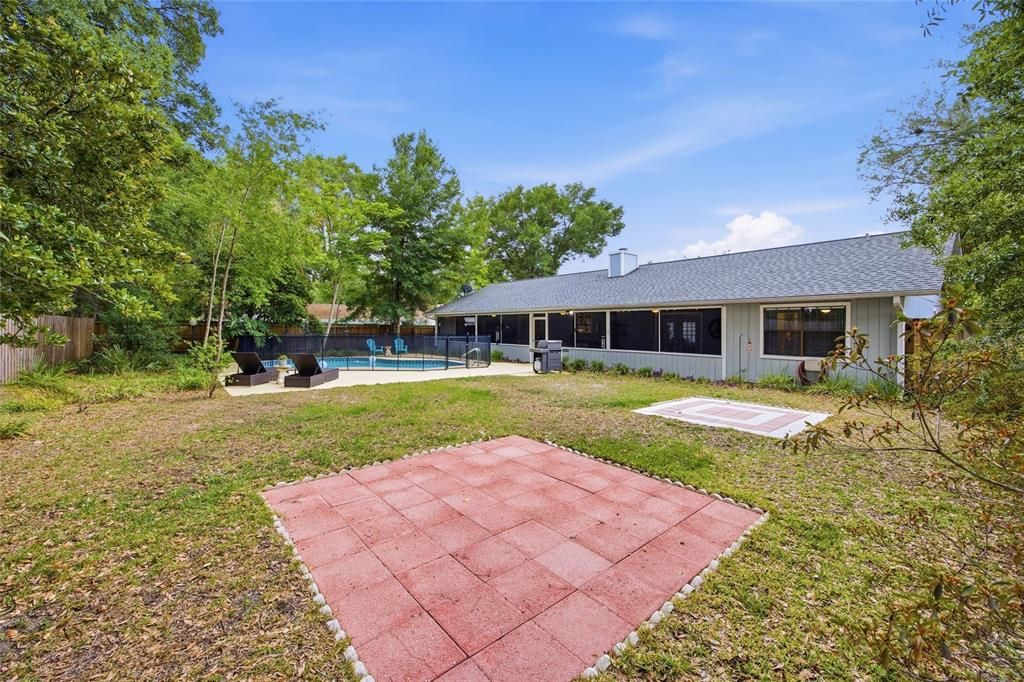 Activo con contrato: $375,000 (3 camas, 2 baños, 1981 Pies cuadrados)