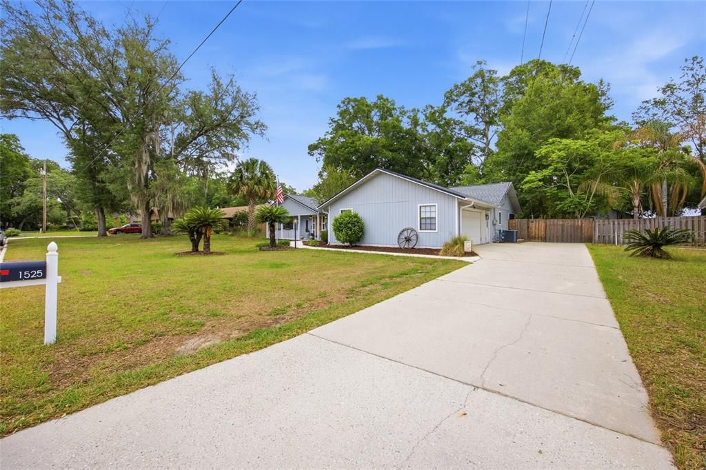 Activo con contrato: $375,000 (3 camas, 2 baños, 1981 Pies cuadrados)
