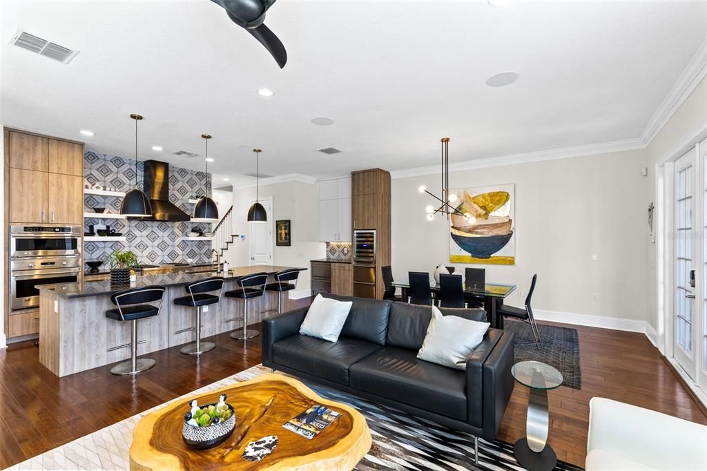 Activo con contrato: $1,375,000 (3 camas, 3 baños, 2000 Pies cuadrados)
