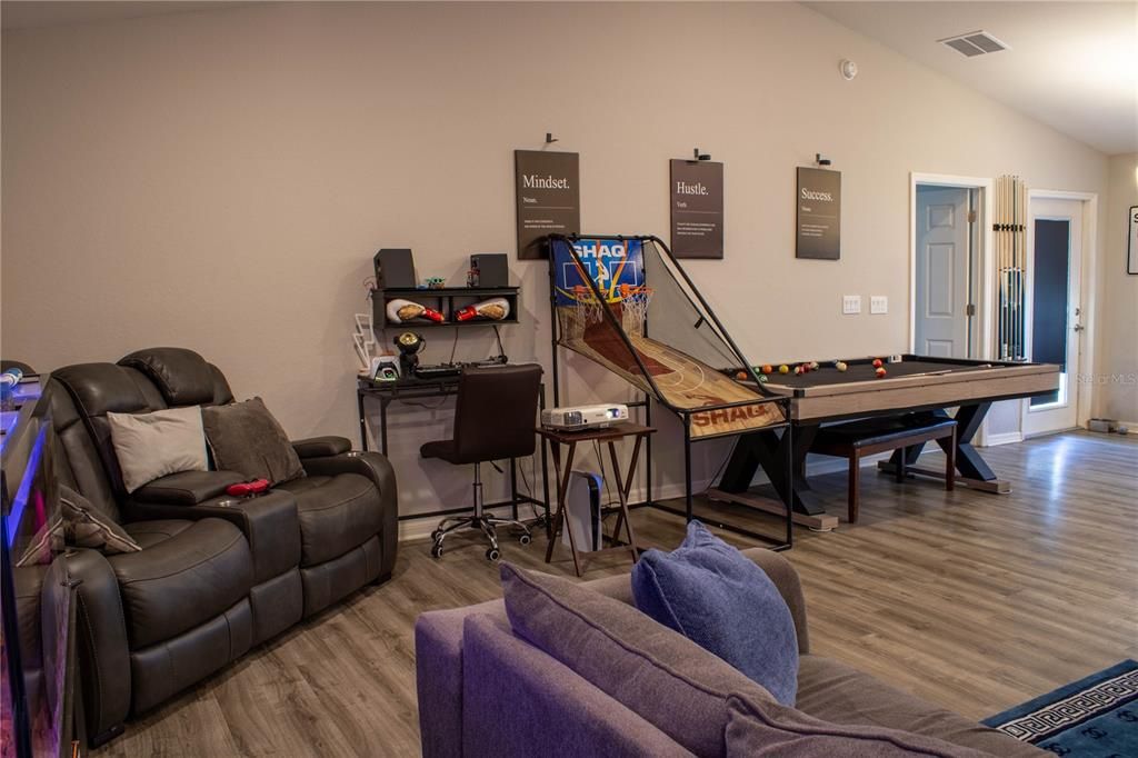 For Sale: $249,900 (3 beds, 2 baths, 1486 Square Feet)