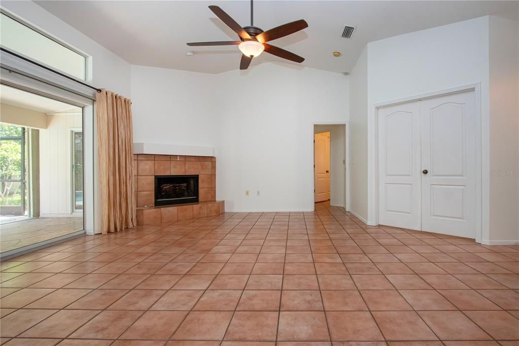 Active With Contract: $529,900 (3 beds, 2 baths, 1975 Square Feet)