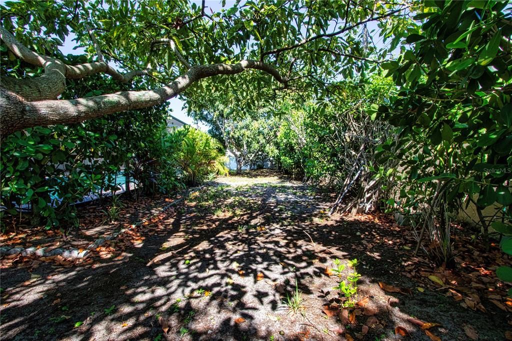 Active With Contract: $529,900 (3 beds, 2 baths, 1975 Square Feet)