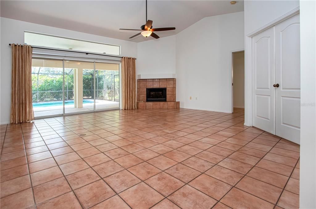 Active With Contract: $529,900 (3 beds, 2 baths, 1975 Square Feet)
