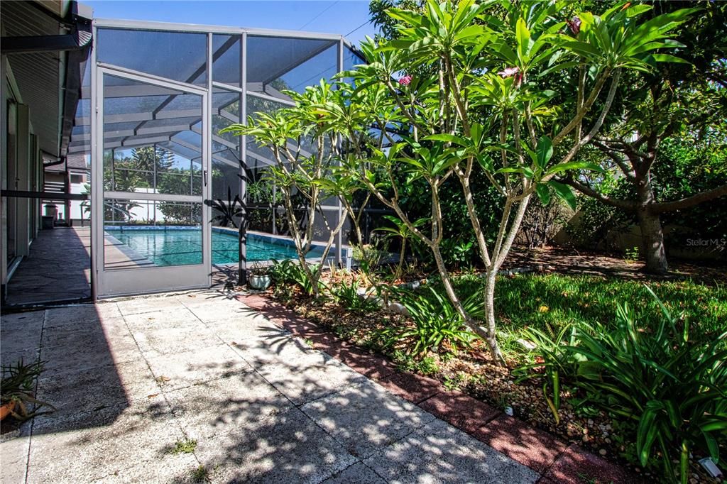 Active With Contract: $529,900 (3 beds, 2 baths, 1975 Square Feet)