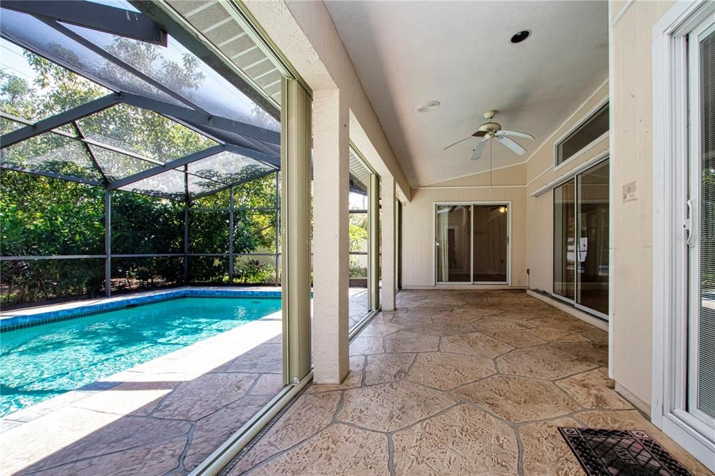 Active With Contract: $529,900 (3 beds, 2 baths, 1975 Square Feet)